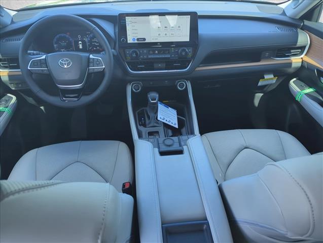 2026 Toyota Grand Highlander Limited Image 15 of 30
