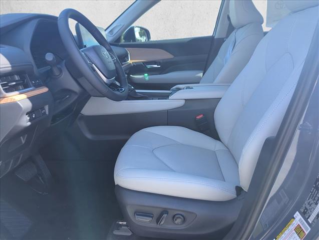 2026 Toyota Grand Highlander Limited Image 13 of 30