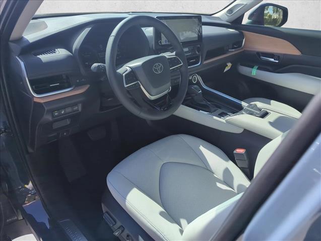 2026 Toyota Grand Highlander Limited Image 16 of 30