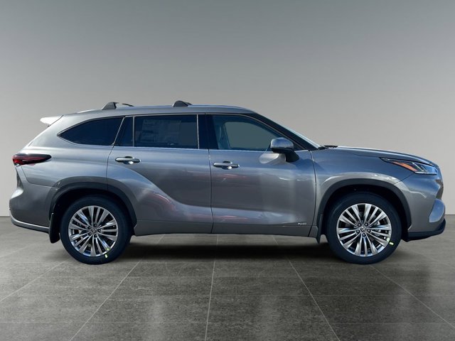 2026 Toyota Highlander Hybrid Platinum Image 3 of 36