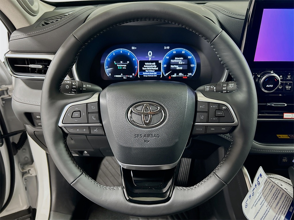 2026 Toyota Highlander Limited Image 19 of 32