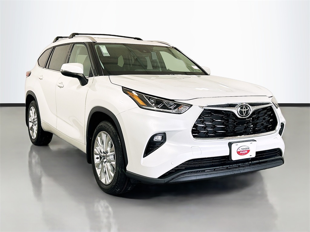 2026 Toyota Highlander Limited Image 3 of 32