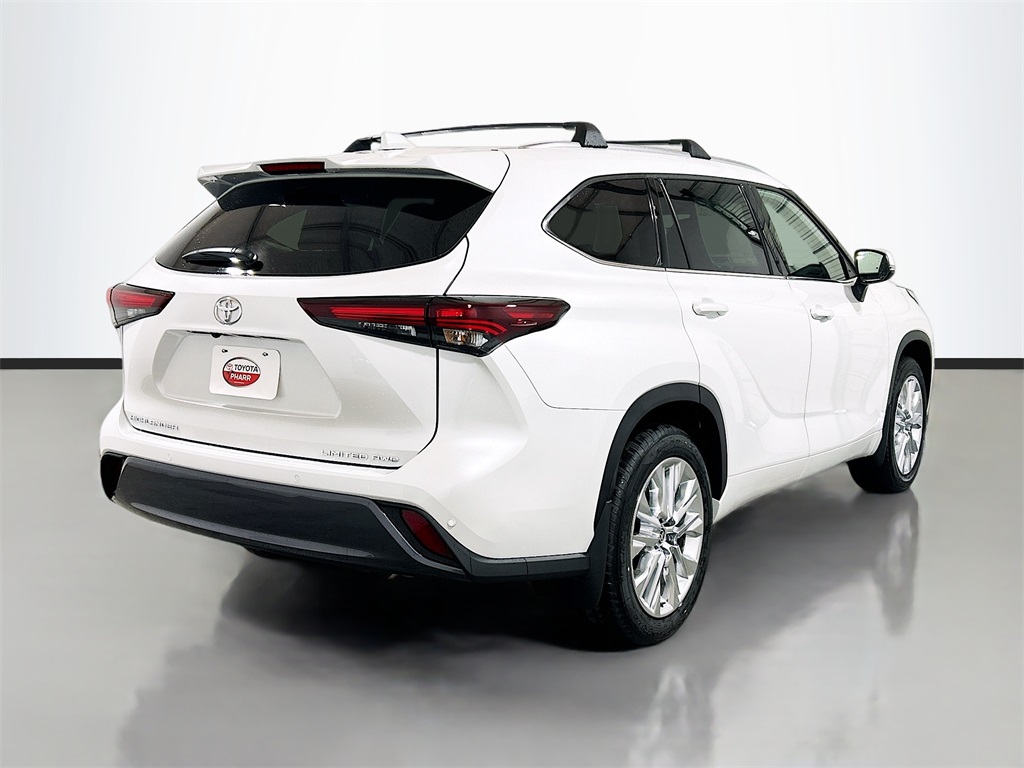 2026 Toyota Highlander Limited Image 4 of 32