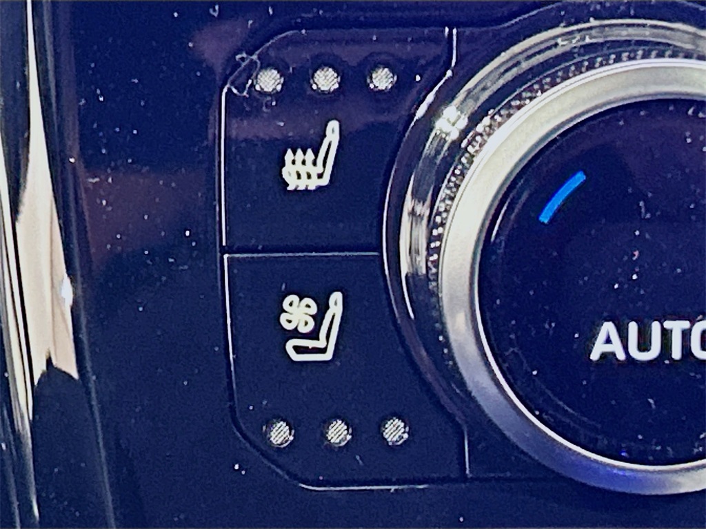 2026 Toyota Highlander Limited Image 29 of 32