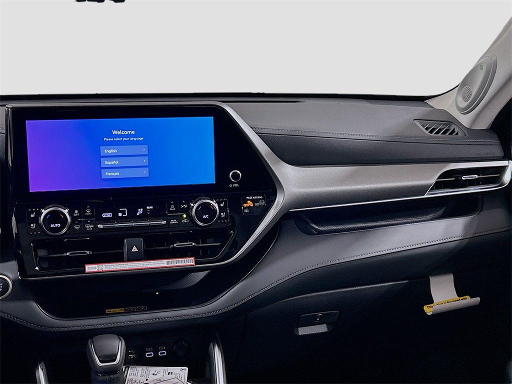 2026 Toyota Highlander Limited Image 23 of 32