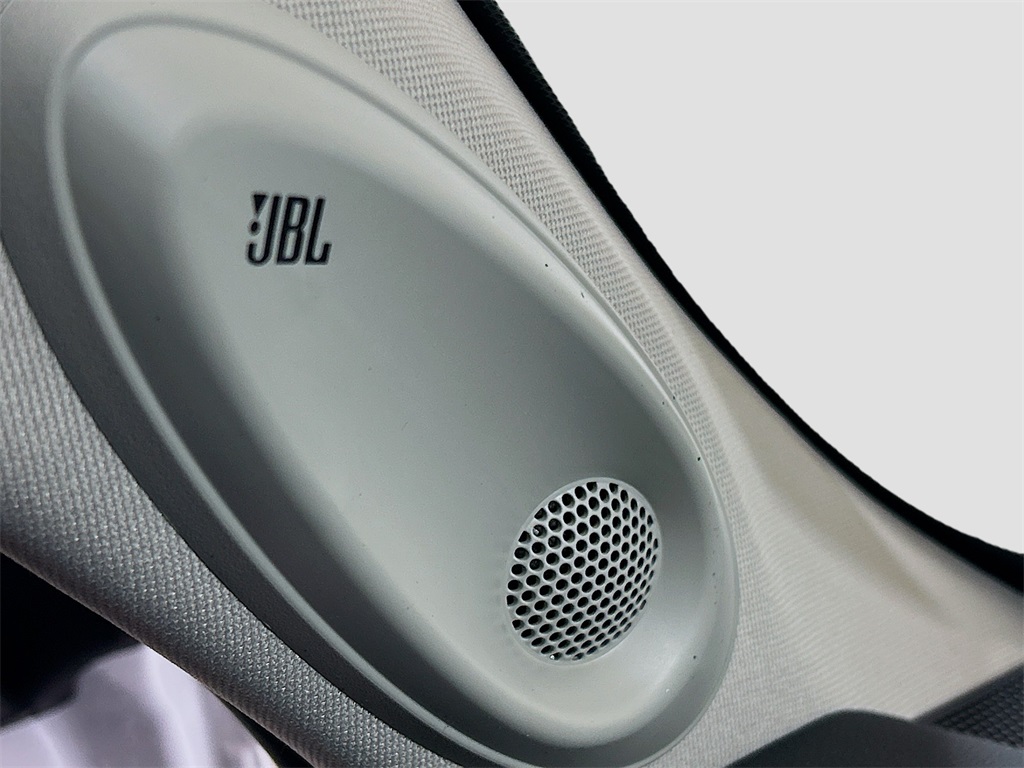 2026 Toyota Highlander Limited Image 26 of 32