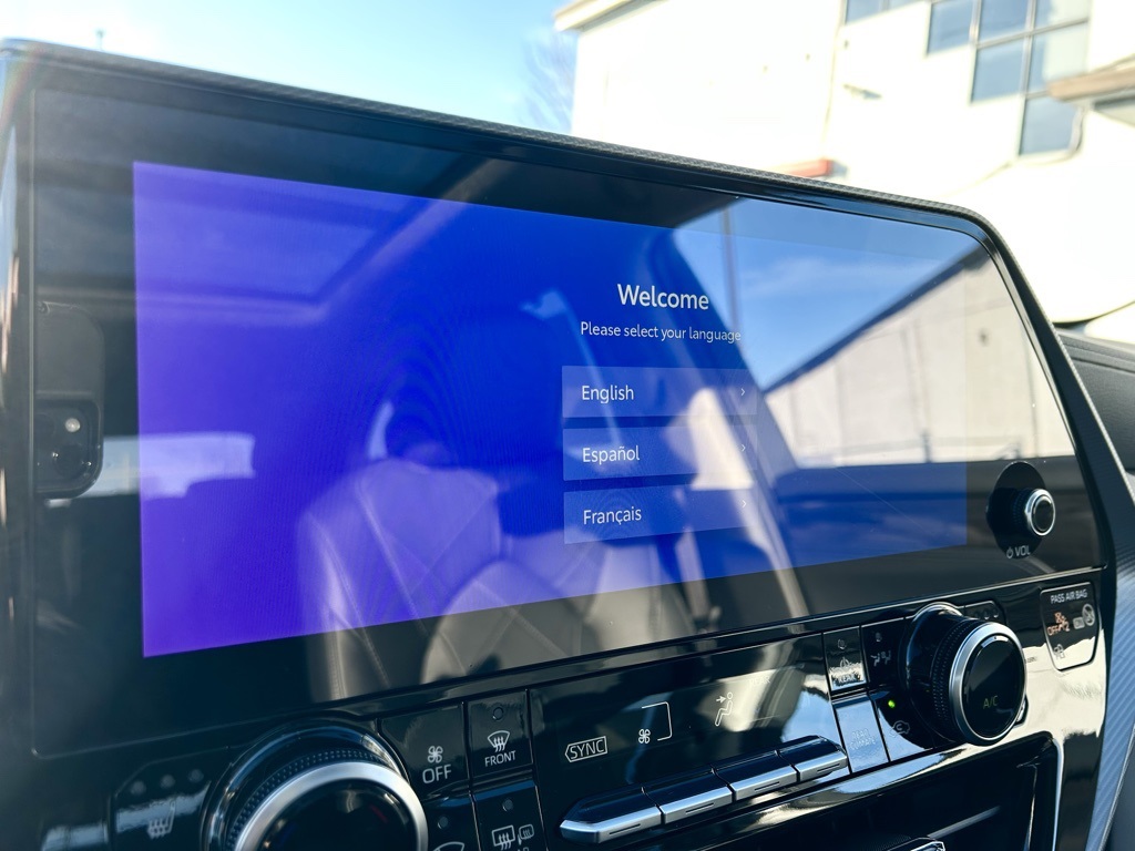 2026 Toyota Highlander Hybrid Platinum Image 25 of 29