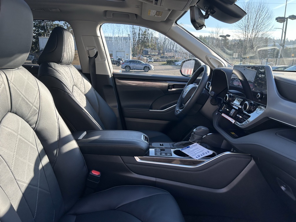 2026 Toyota Highlander Hybrid Platinum Image 19 of 29