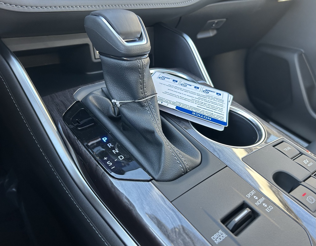 2026 Toyota Highlander Hybrid Platinum Image 27 of 29