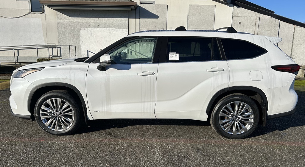 2026 Toyota Highlander Hybrid Platinum Image 8 of 29