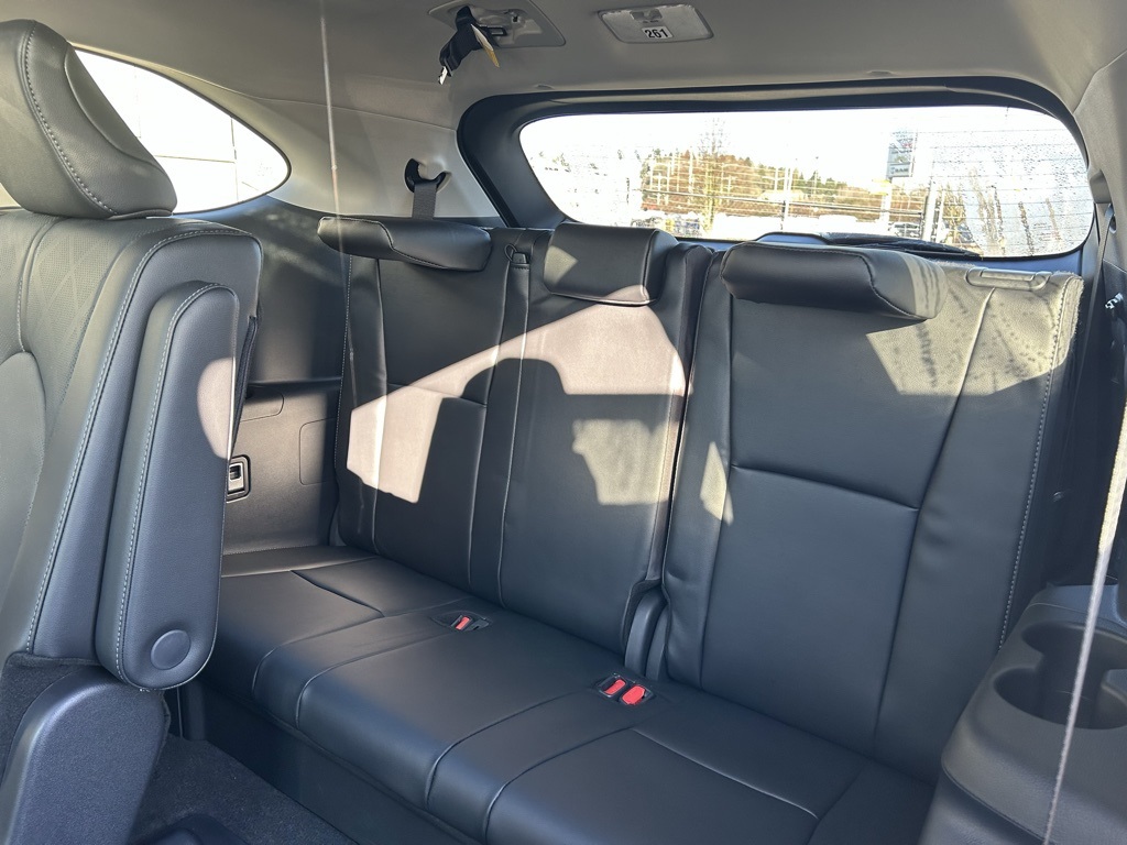2026 Toyota Highlander Hybrid Platinum Image 16 of 29