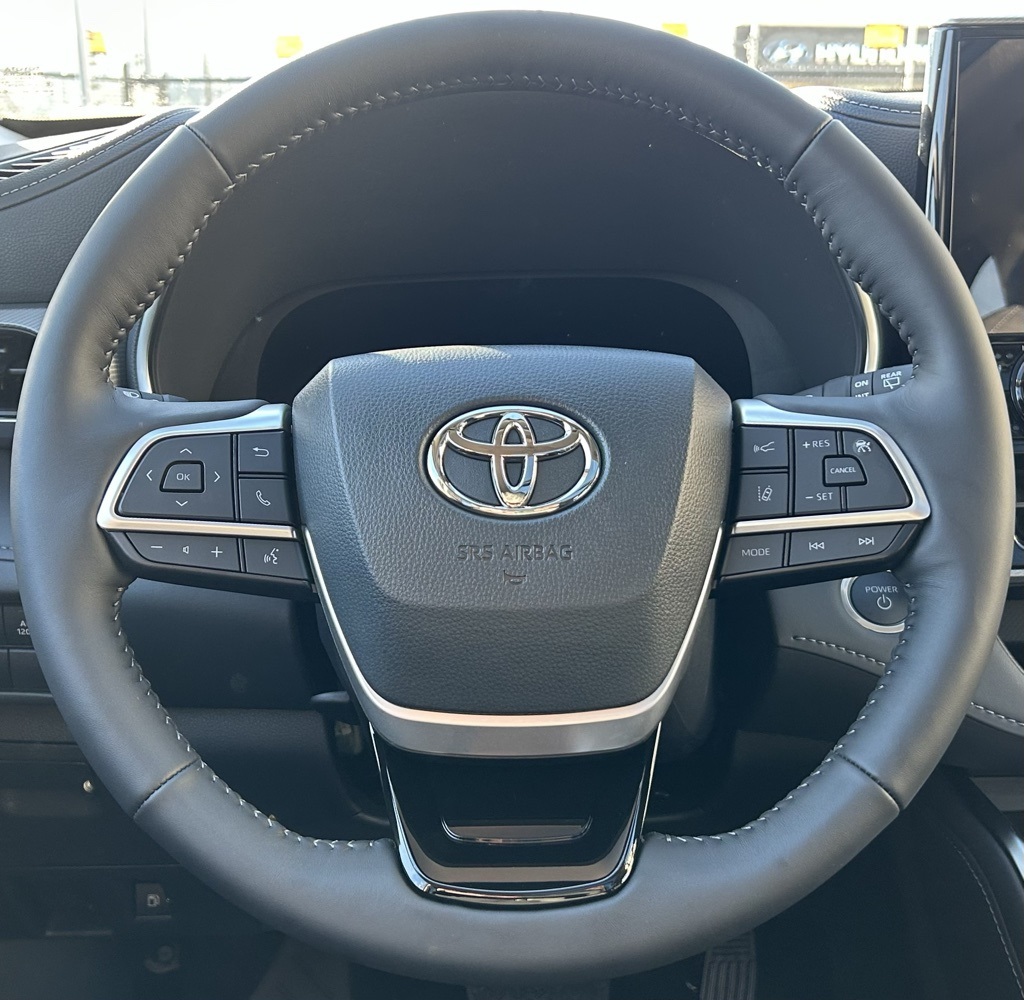 2026 Toyota Highlander Hybrid Platinum Image 23 of 29