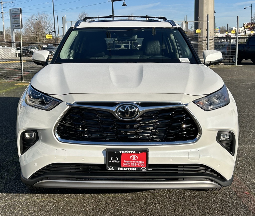2026 Toyota Highlander Hybrid Platinum Image 2 of 29