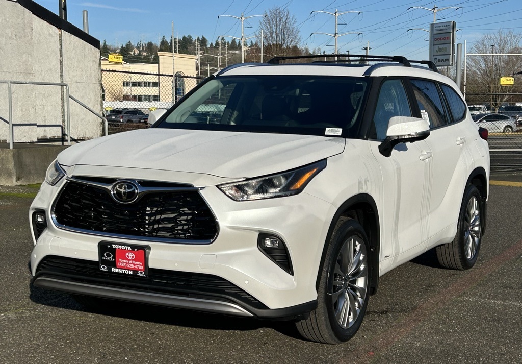2026 Toyota Highlander Hybrid Platinum Image 1 of 29