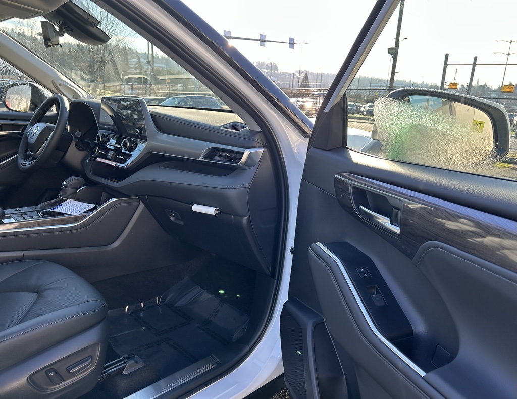 2026 Toyota Highlander Hybrid Platinum Image 29 of 29