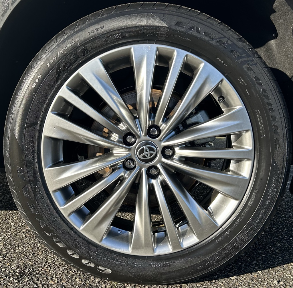 2026 Toyota Highlander Hybrid Platinum Image 10 of 29