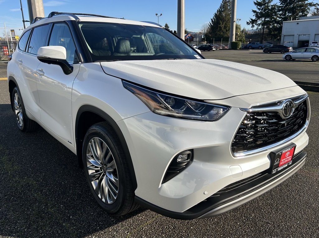 2026 Toyota Highlander Hybrid Platinum Image 3 of 29