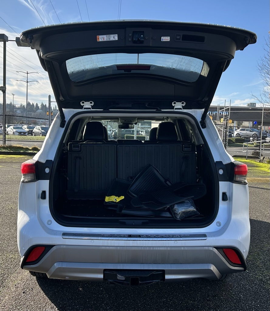 2026 Toyota Highlander Hybrid Platinum Image 11 of 29