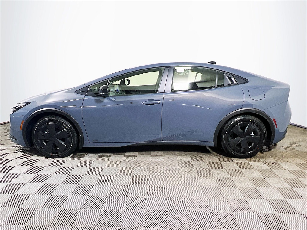 2026 Toyota Prius LE Image 8 of 33