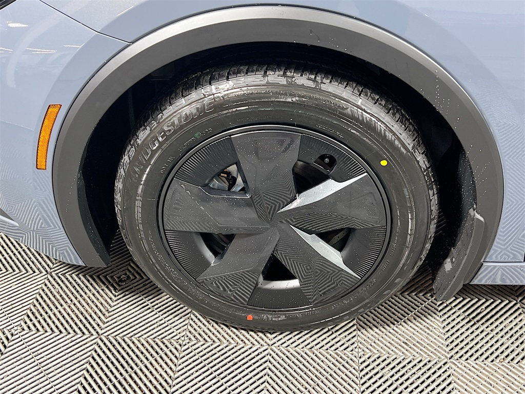 2026 Toyota Prius LE Image 9 of 33