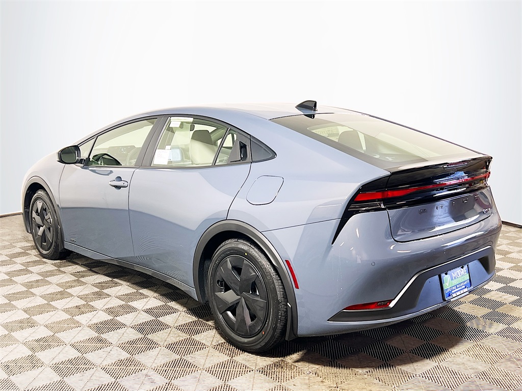 2026 Toyota Prius LE Image 7 of 33