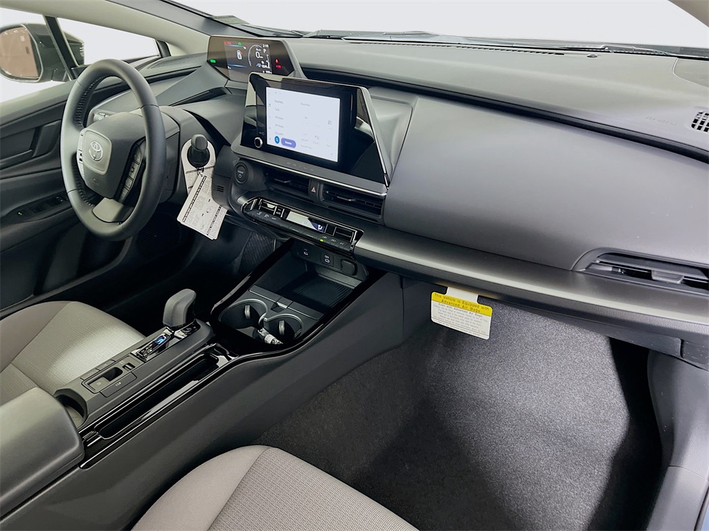 2026 Toyota Prius LE Image 14 of 33
