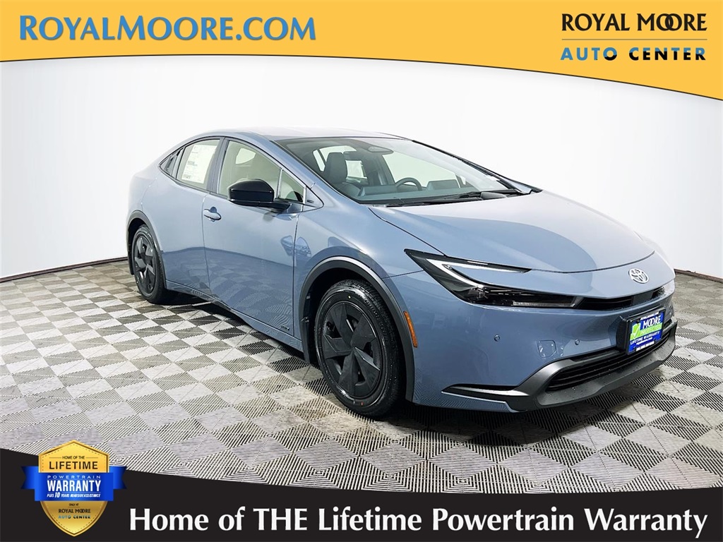 2026 Toyota Prius LE Image 3 of 33