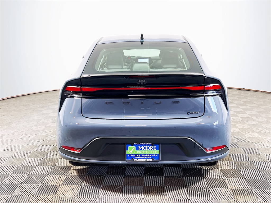 2026 Toyota Prius LE Image 6 of 33