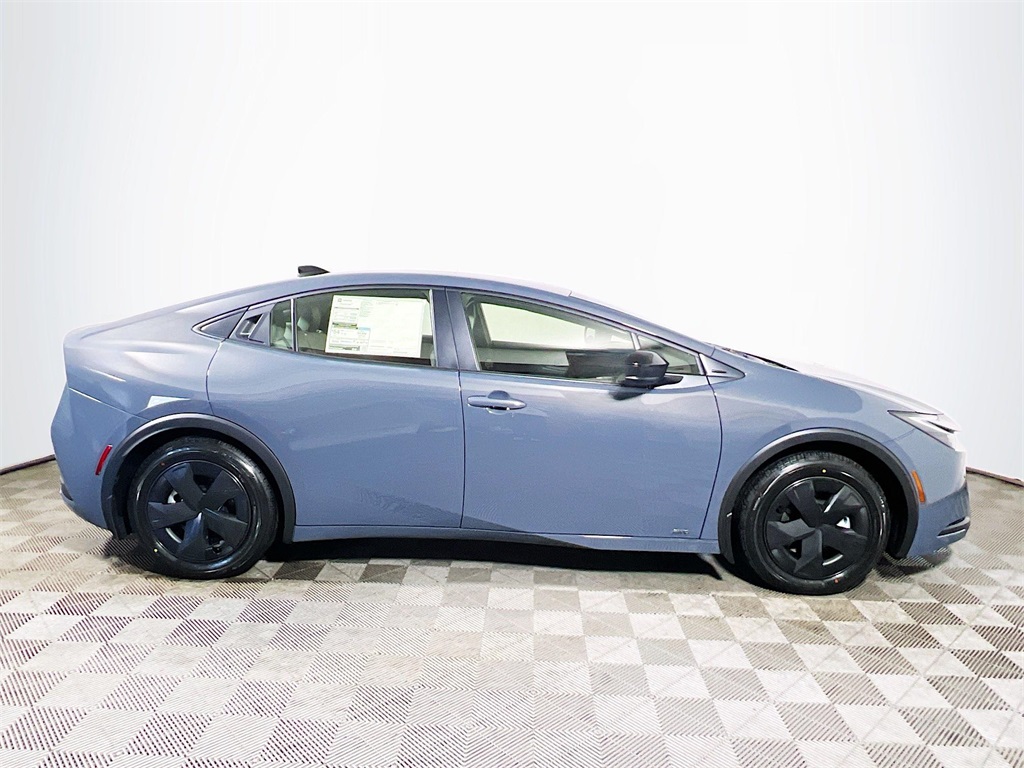 2026 Toyota Prius LE Image 4 of 33