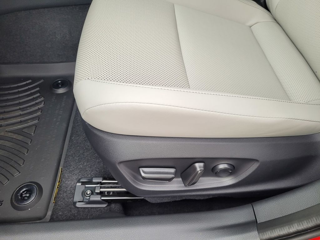 2026 Toyota Prius XLE Image 11 of 12