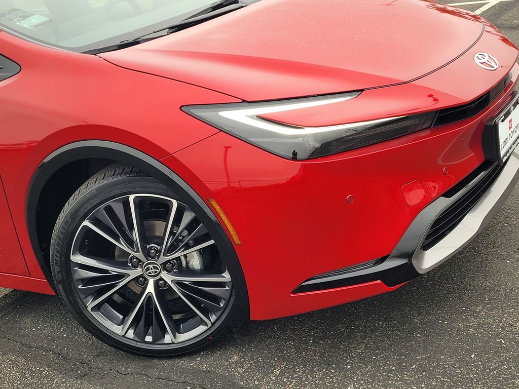 2026 Toyota Prius XLE Image 5 of 12