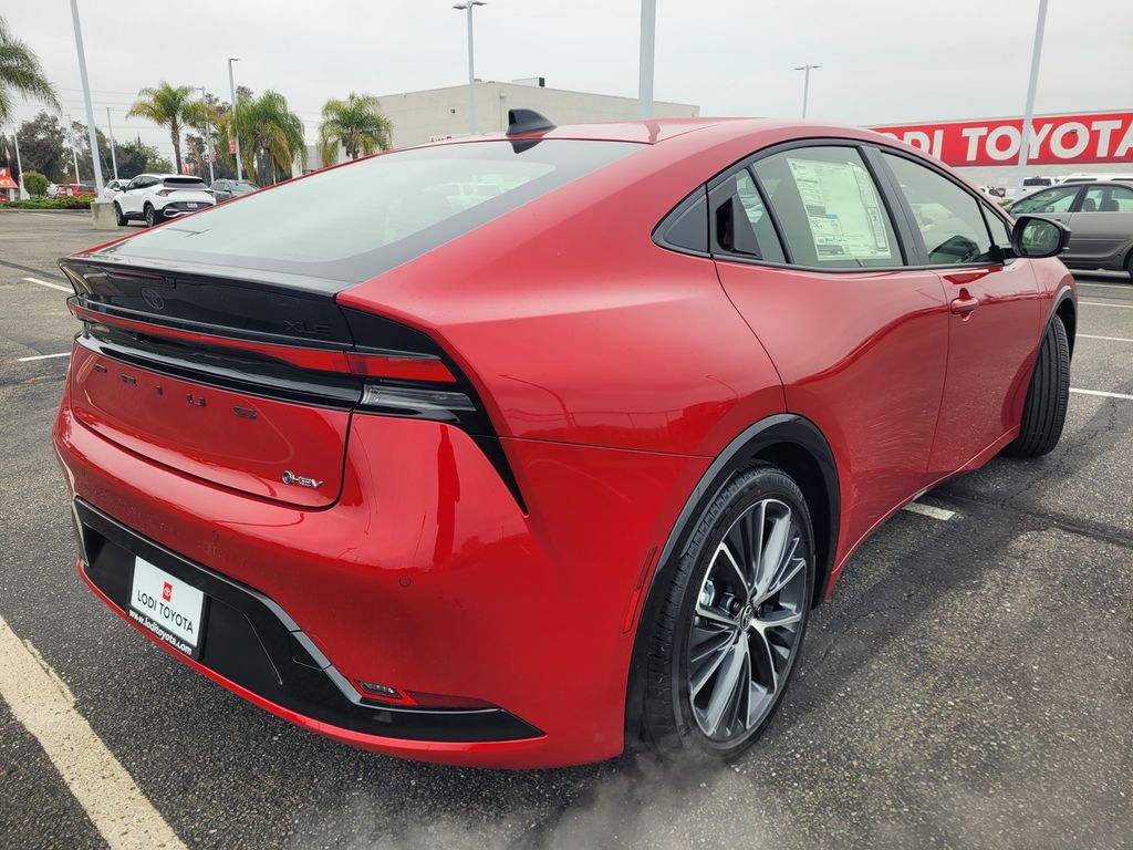 2026 Toyota Prius XLE Image 4 of 12