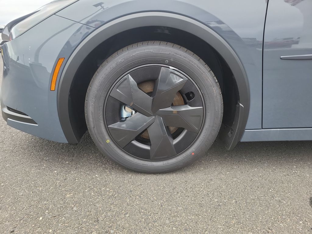 2026 Toyota Prius Plug-In Hybrid SE Image 10 of 31