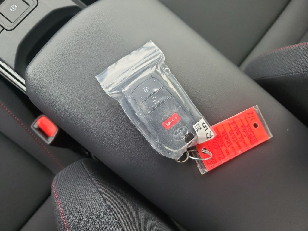 2026 Toyota Prius Plug-In Hybrid SE Image 23 of 31