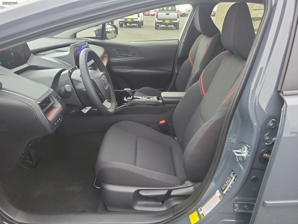 2026 Toyota Prius Plug-In Hybrid SE Image 13 of 31