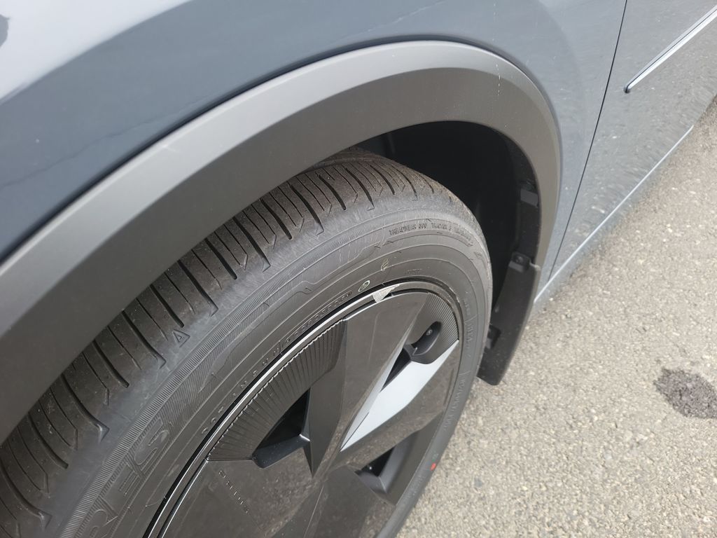 2026 Toyota Prius Plug-In Hybrid SE Image 11 of 31