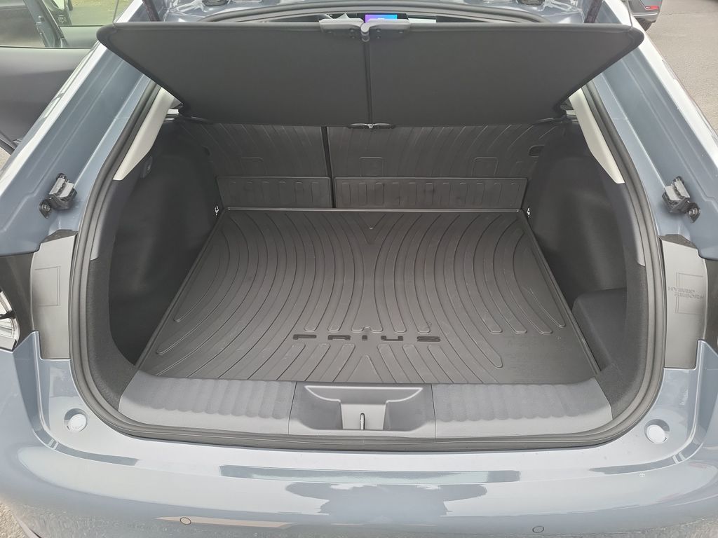 2026 Toyota Prius Plug-In Hybrid SE Image 12 of 31