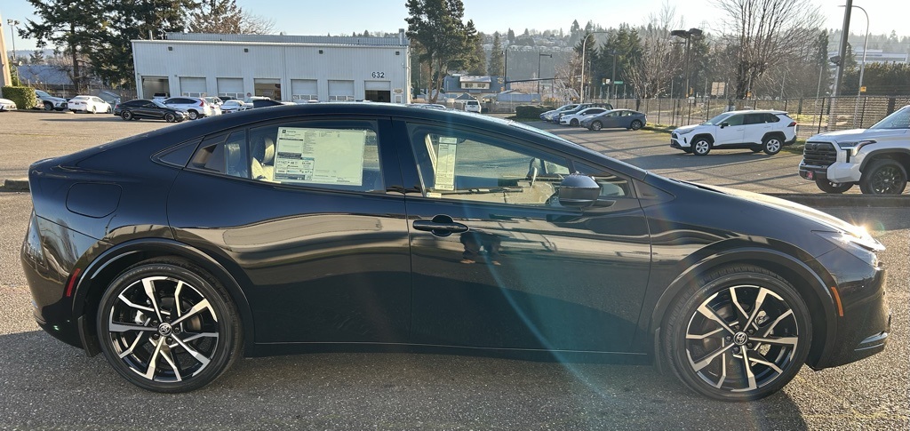 2026 Toyota Prius Plug-In Hybrid XSE Image 3 of 27