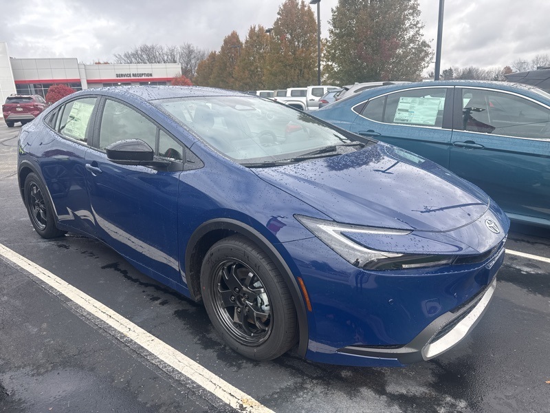 2026 Toyota Prius Plug-In Hybrid SE Image 2 of 5