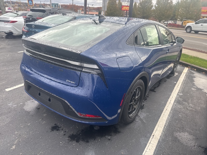 2026 Toyota Prius Plug-In Hybrid SE Image 3 of 5