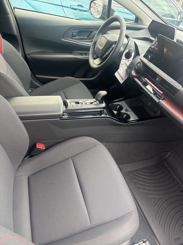 2026 Toyota Prius Plug-In Hybrid SE Image 5 of 5