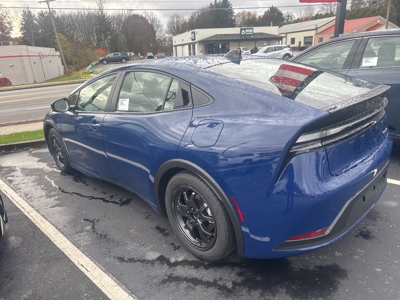 2026 Toyota Prius Plug-In Hybrid SE Image 4 of 5