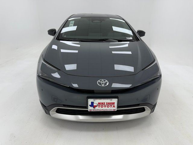 2026 Toyota Prius Plug-In Hybrid SE Image 3 of 41