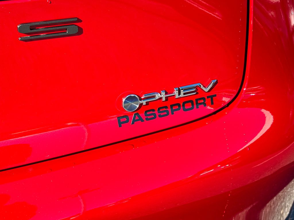 2026 Toyota Prius Plug-In Hybrid SE Image 13 of 25