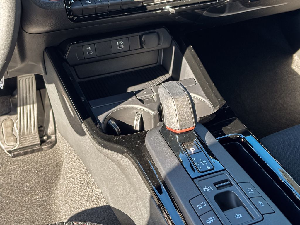 2026 Toyota Prius Plug-In Hybrid SE Image 23 of 25