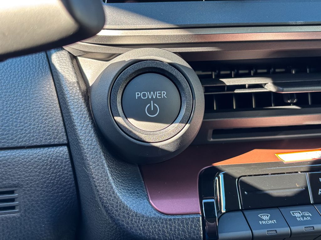 2026 Toyota Prius Plug-In Hybrid SE Image 22 of 25