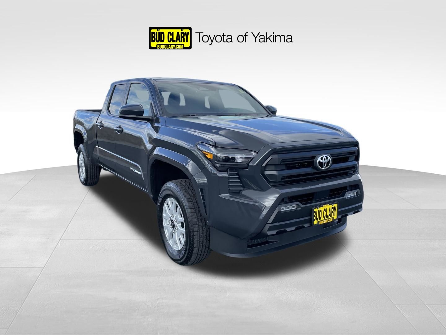 2026 Toyota Tacoma SR5 Image 3 of 15