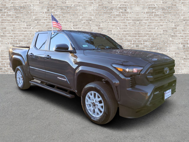 2026 Toyota Tacoma SR5 Image 2 of 27
