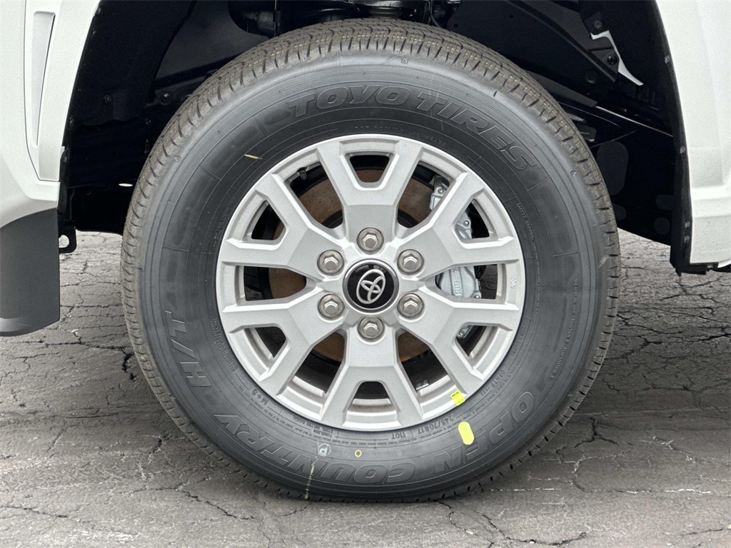 2026 Toyota Tacoma SR5 Image 8 of 31