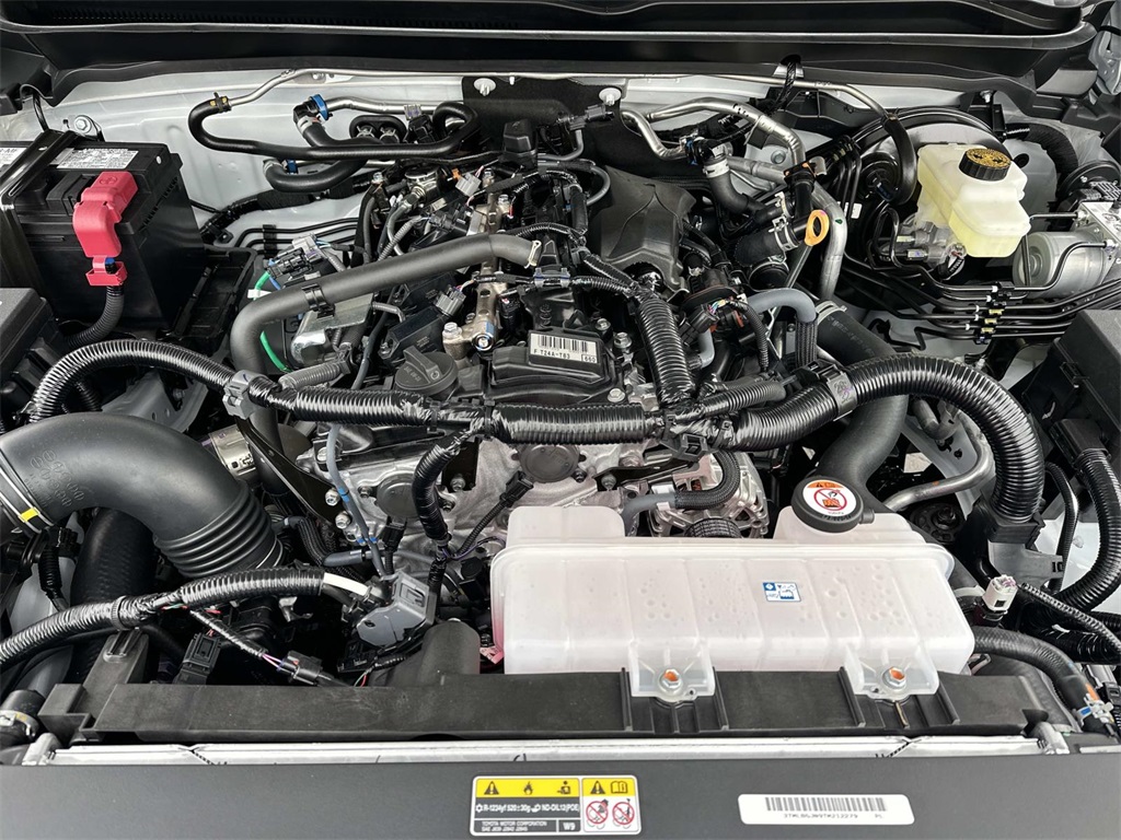 2026 Toyota Tacoma SR5 Image 7 of 31